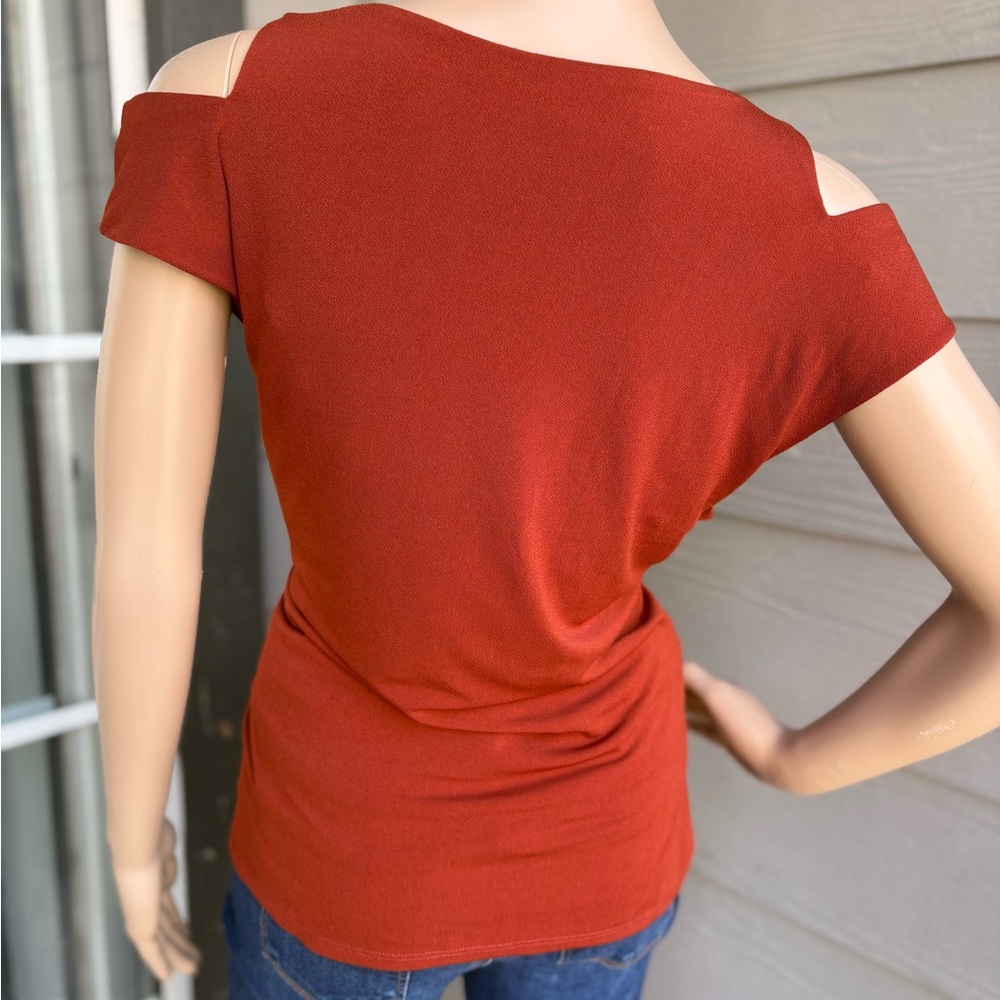 Bold Elements Rust Open Shoulder Top - Picture 5 of 7